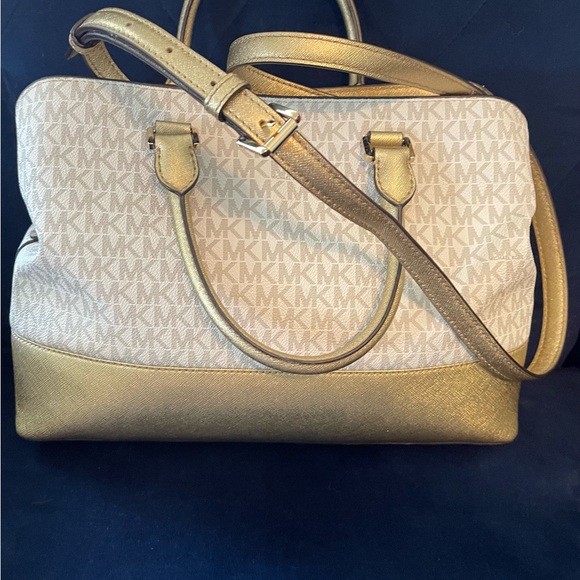 Michael Kors Signature Savannah Satchel Gold/Vanilla - Picture 3 of 12